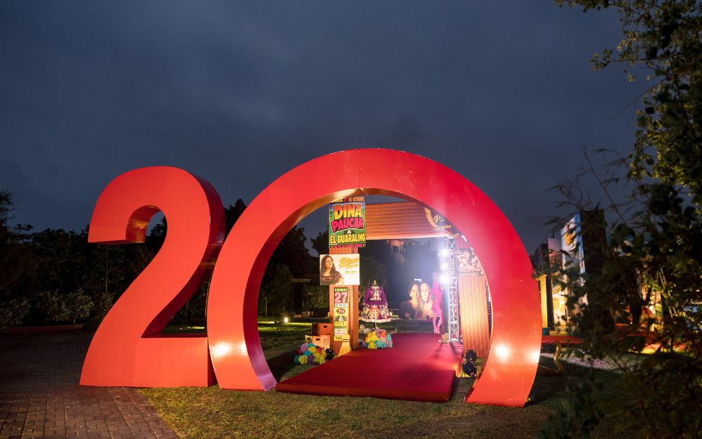 La fiesta reunió a importantes figuras en una recepción 
