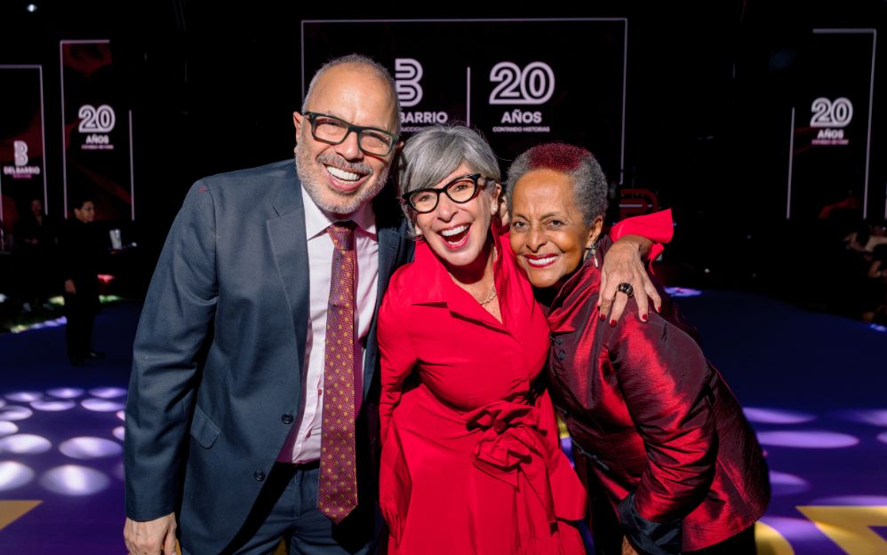 Hugo Coya, gerente general de Del Barrio, Michelle Alexander y Susana Baca, la protagonista del documental en desarrollo Estoy viva