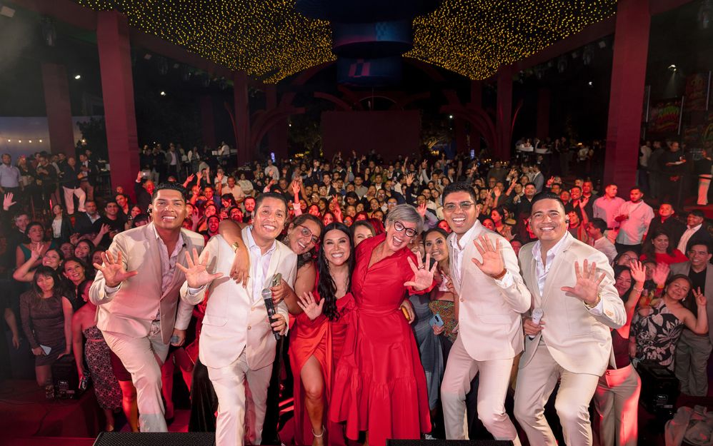 El Grupo 5, uno de los conjuntos de cumbia más importantes de Perú, amenizó la fiesta de Del Barrio