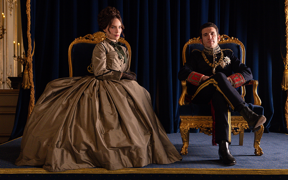 Carlota (Belinda) y Maximiliano (Jaime Lorente)