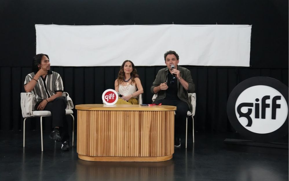 Bárbara Mori y el director Fernando Rovzar de Las Azules en el GIFF