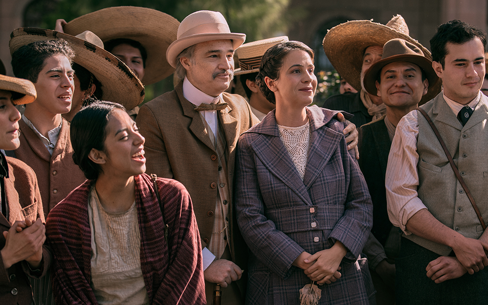 Cassandra Ciangherotti como Milagros Veytia y Juan Pablo Medina como Manuel Rivadeneira en la nueva serie de Netflix Mal de amores.