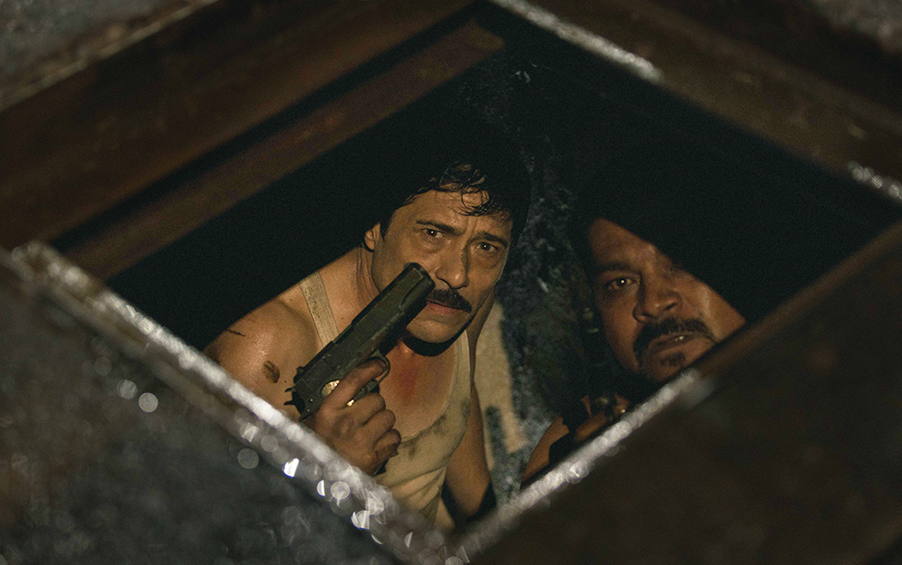 En La captura, película para Netflix, La compleja escena del túnel requirió un montaje especial con grúas y contenedores dentro de una alberca.