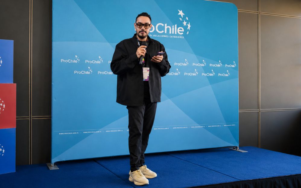 Lionell en ponencia