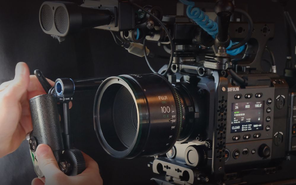 Para entornos de transmisión y televisión en vivo de alta exigencia, la compañía mostró los zooms portátiles 4K FUJINON UA16x4