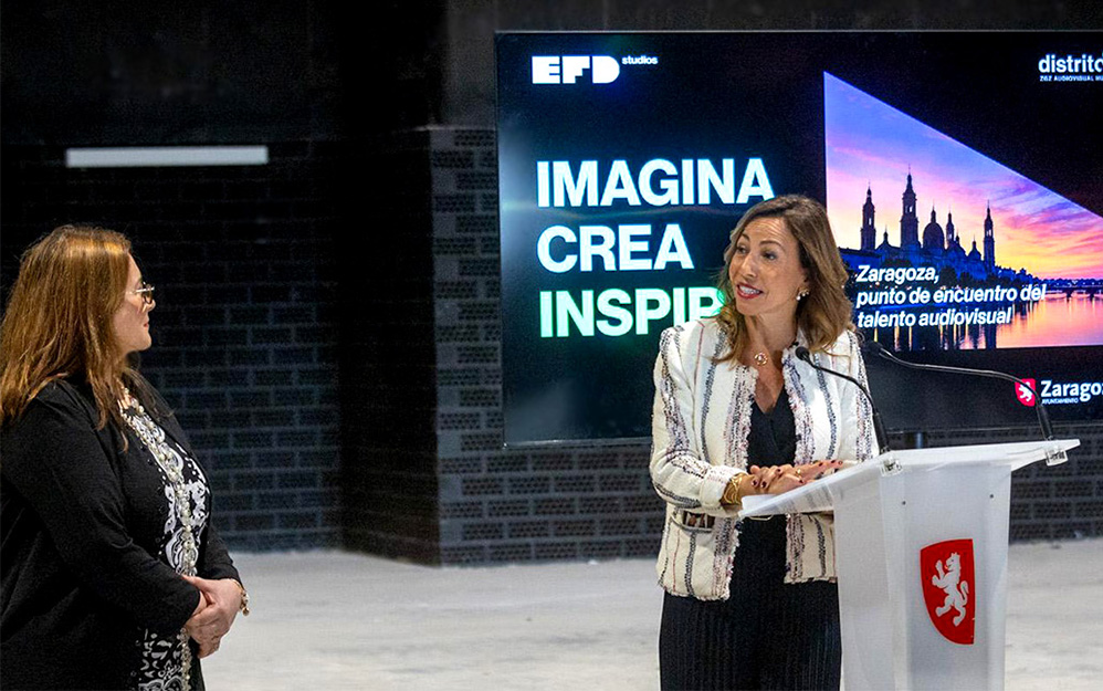 Georgina Terán, de EFD Studios y Natalia Chueca, alcaldesa de Zaragoza, tras la firma del acuerdo de gestión para Distrito 7.