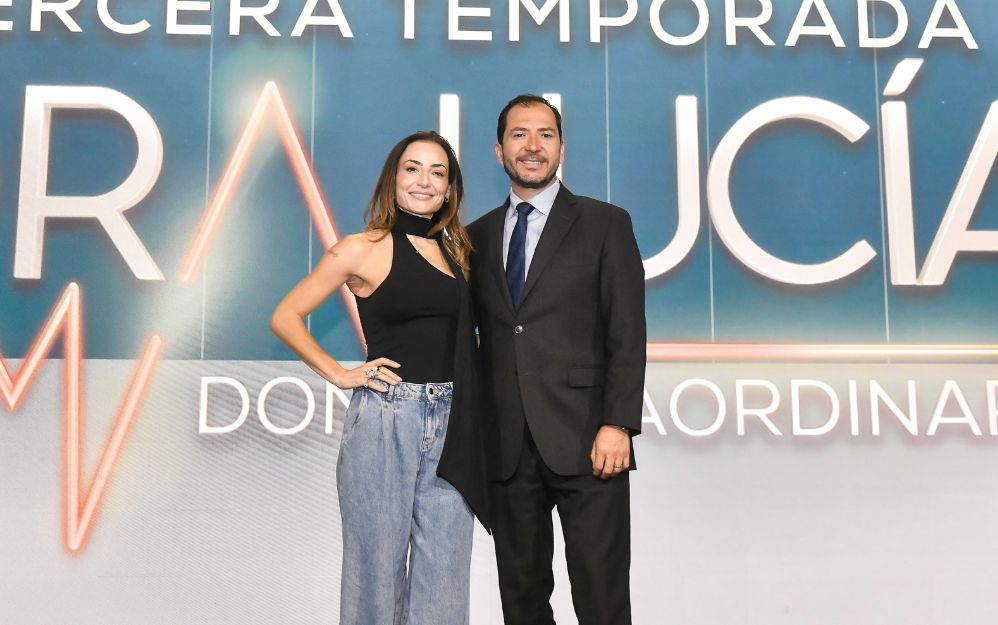 Marimar Vega y Adrián Ortega en la presentación de Dra. Lucía