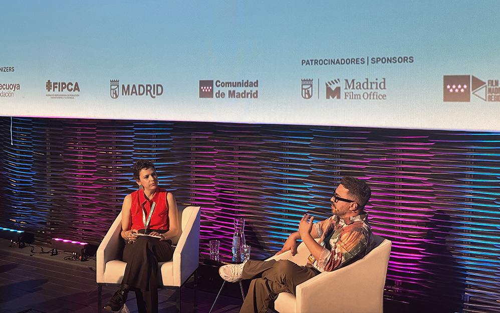El panel Historias que conectan: La vision de Telemundo Studios con Iralyn Valera, directora de Desarrollo Futuro y Sergio Mendoza, VP Scripted Development, ambos de Telemundo Studios