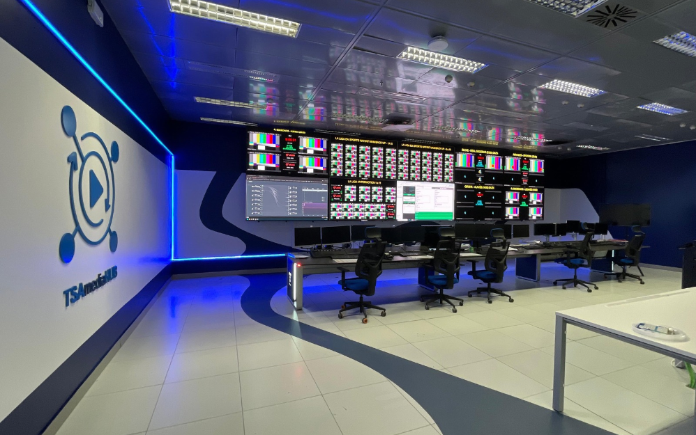 La solución se integra con los servidores de la sala mediante el protocolo NDI