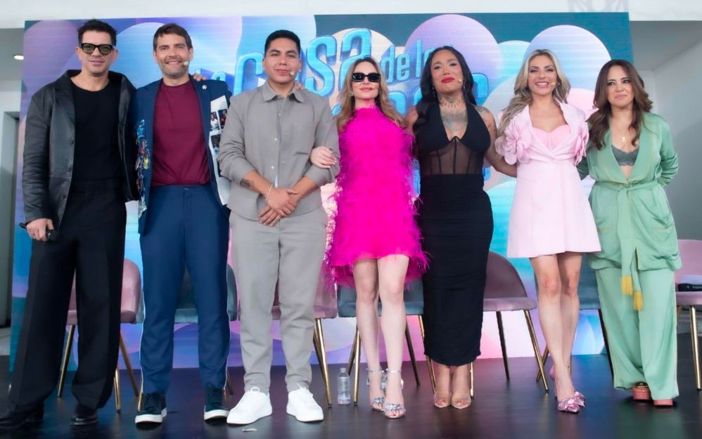 Yahir, Memo Schutz, Ese Pérez, Gema Garoa, Karina Torres, Mariana Ochoa, ganadora de LCDLFMx 2026 y la productora Rosa María Noguerón