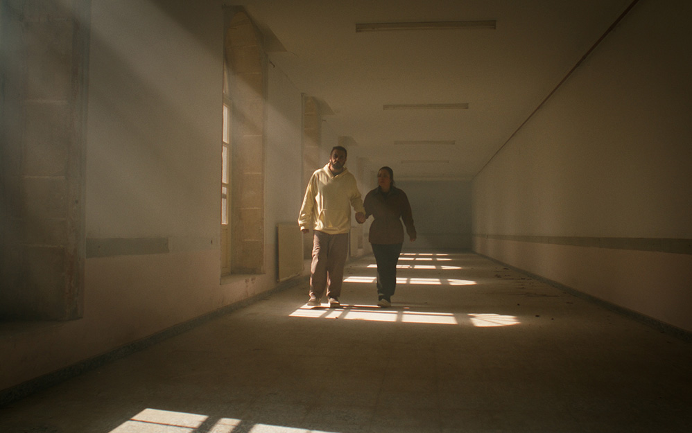 Tiempos grises es una coproducción hispano-mexicana dirigida y protagonizada por Frank Rodríguez