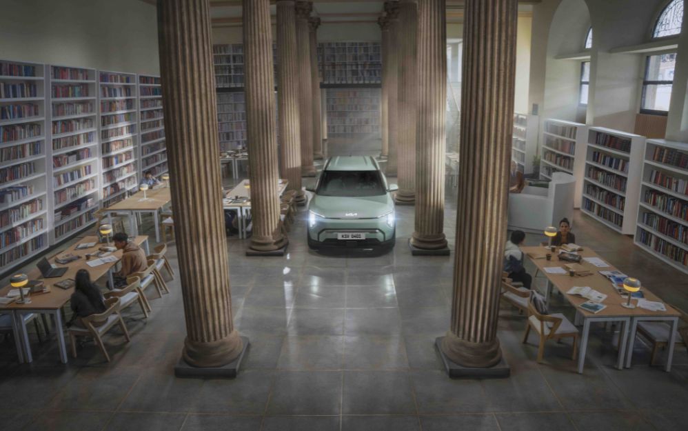 La campaña llevó los modelos Kia EV3 y EV5 a una biblioteca para realizar un Silent Test