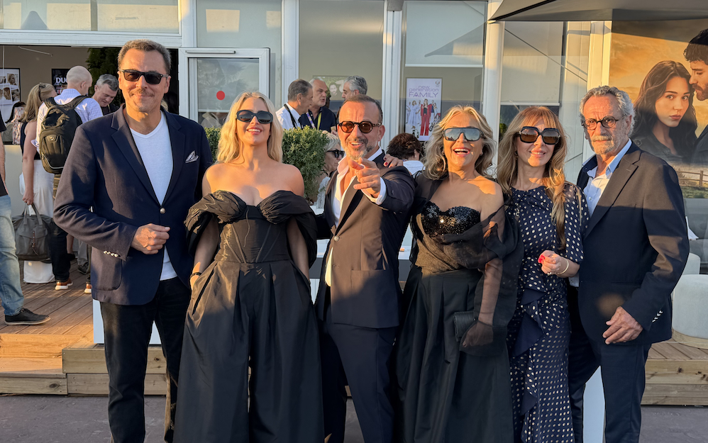 Yetki̇n Di̇ki̇nci̇ler, Busra Pekin, Riza Kocaoğlu, Asuman Dabak y Nesli̇han Yeldan actúan en los microdramas que Inter Medya presentó en Mipcom 