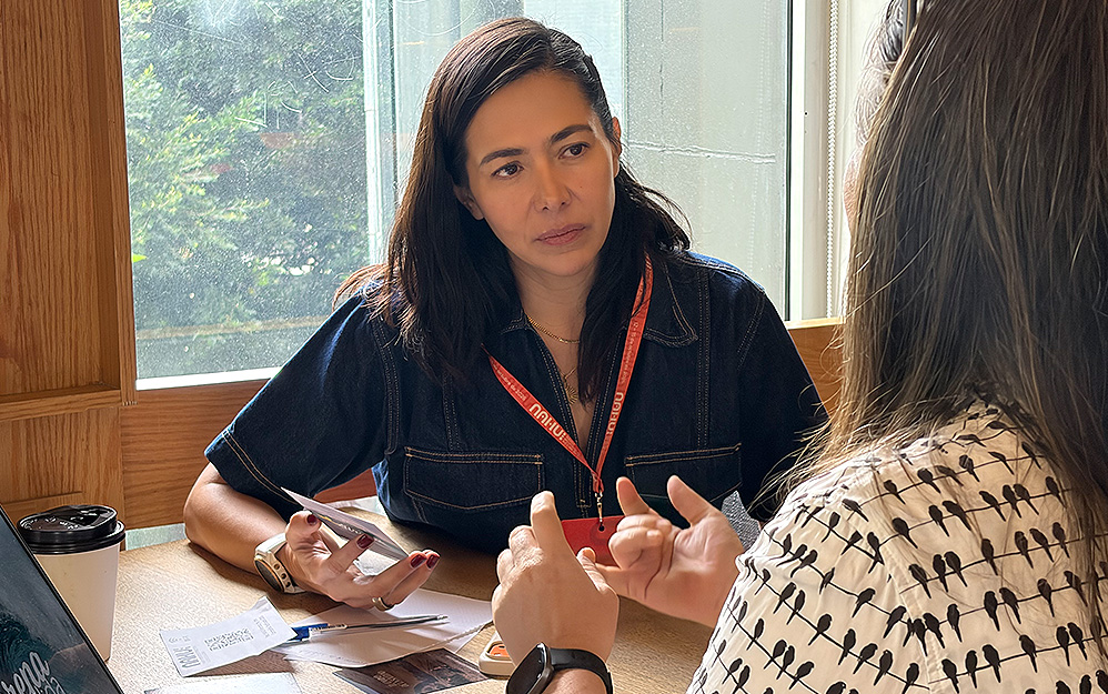 Joceline Hernández, directora comercial de CTT Exp & Rentals, durante el mercado Nahui