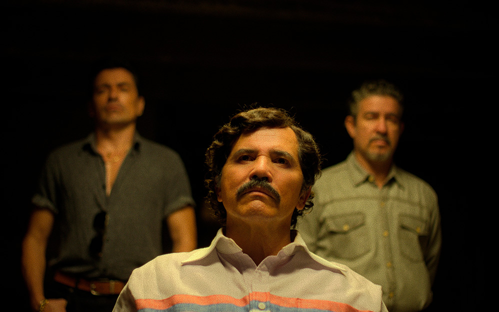 John Leguizamo en Dear Killer Nannies: Criado por sicarios
