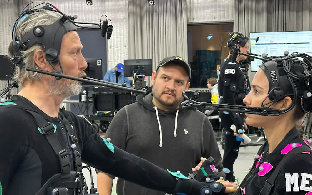 María Elisa Camargo y Mads Mikkelsen en Call of Duty: Modern Warfare IV