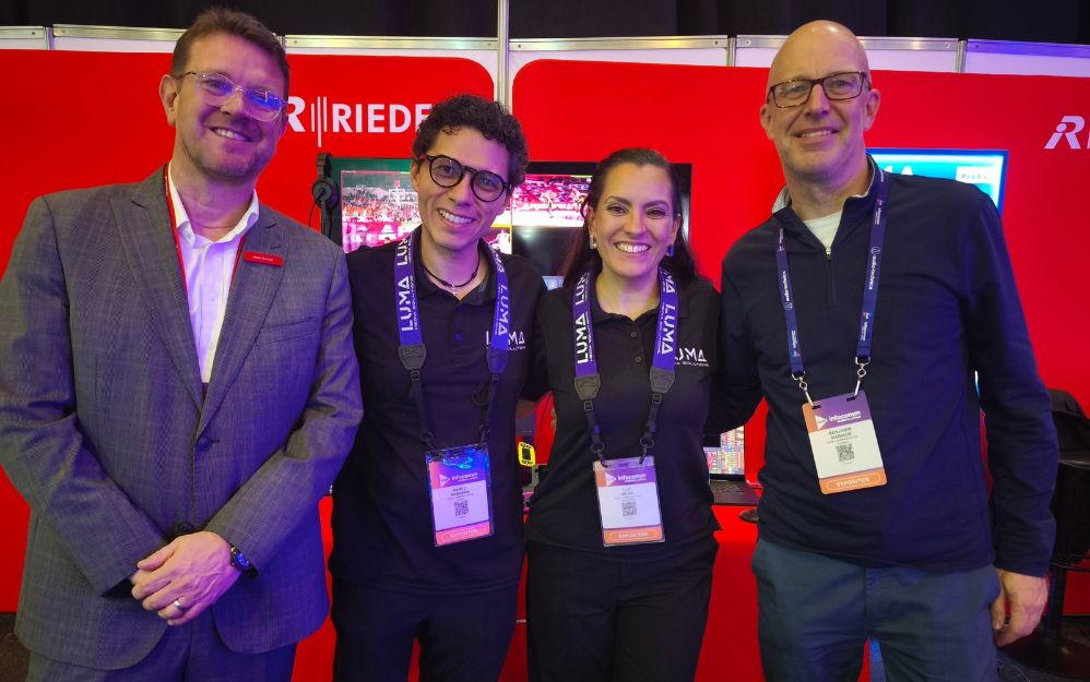Jason Barden de Riedel junto a Marco Rabadán y Luz Mejía de LUMA y Ben Mariage de Riedel