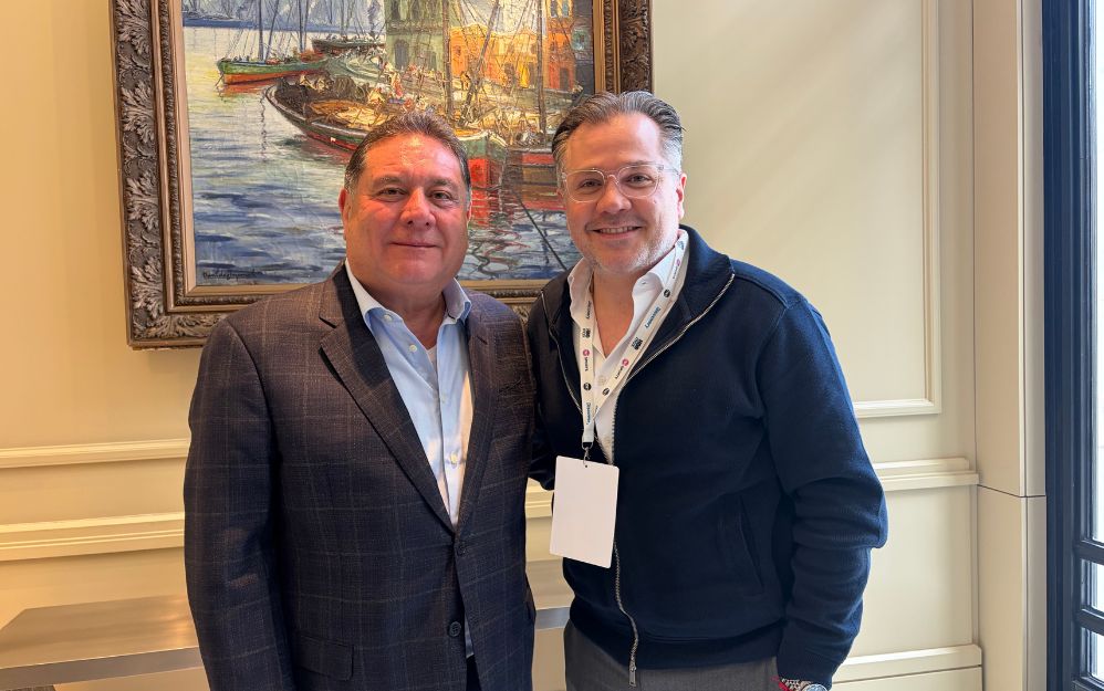 Roberto Argueta de Arel Holding Group y Antonio Paz Quintana de TelevisaUnivision en Jornadas 2026